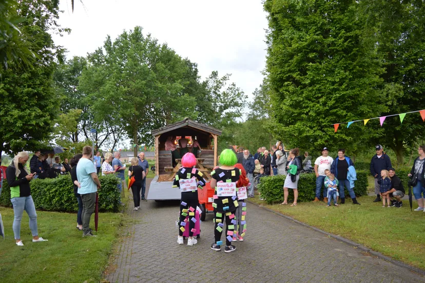 pn07062019 optocht koekangerveld 9