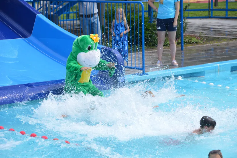 pn19062020 zwembad waterlelie glijbaan14