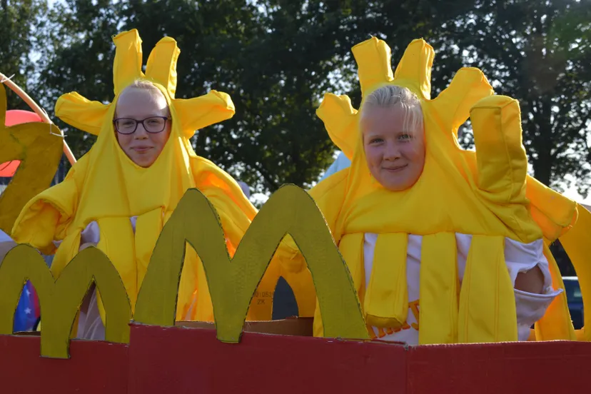 pn22082019 optocht alteveer7