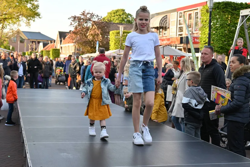 pn26042022 zuidwolde oranjeavond modeshow1