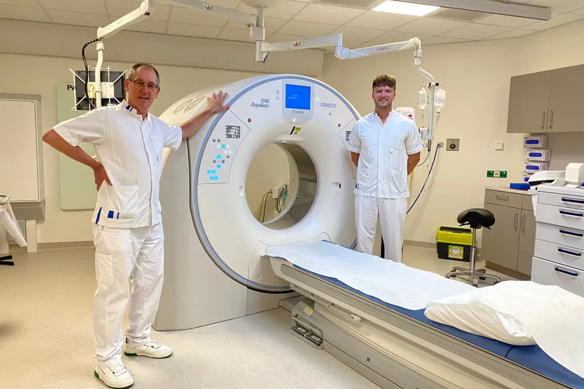 treant 241108 ct scan foto treant mbbers stefan kwant r en gert tempelman bij de nieuwe ct scanner