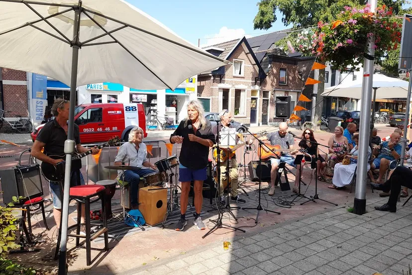 Meppel DMD buiten podium Woldstraat