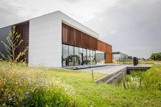 buitenzijde experience center van deynen foto rechtenvrij min