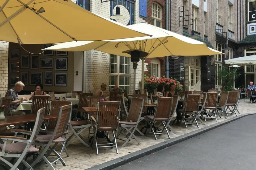 cafeteria terrace berlin street city 796301jpgd e1618946193690