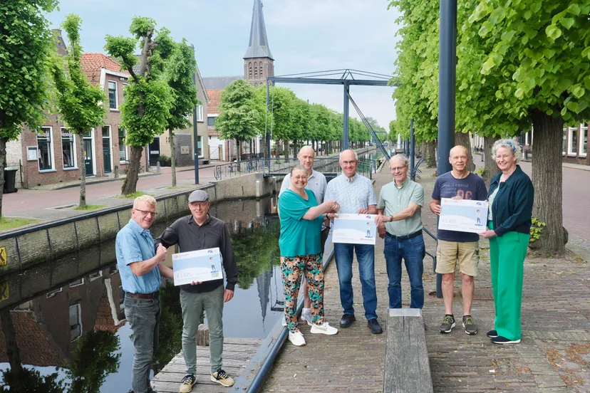 foto fixteam eigen warmte balk deelt geld uit aan goede initiatieven