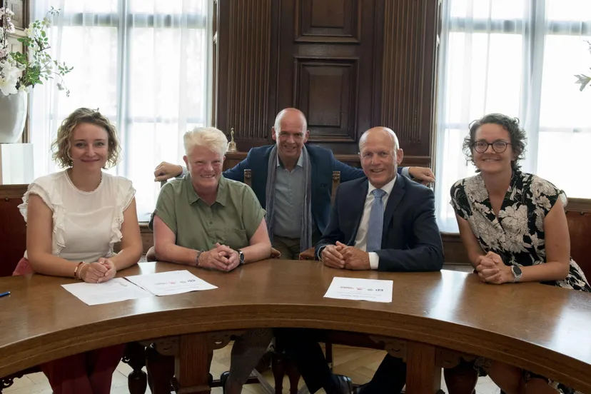 fractievoorzitters ondertekenen coalitieakkoord scaled 1