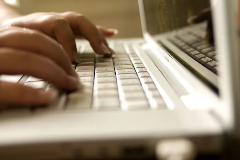 laptop computer close up cc by pixniocom