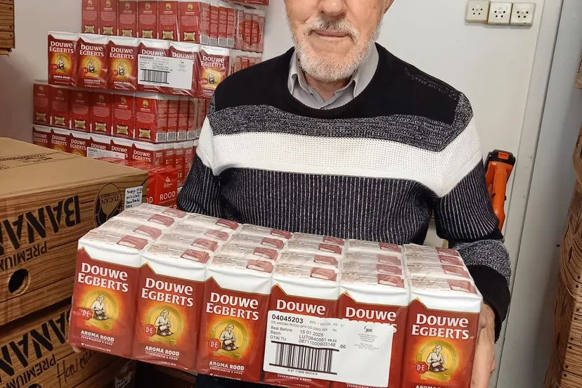 wim koning met de pakken koffie