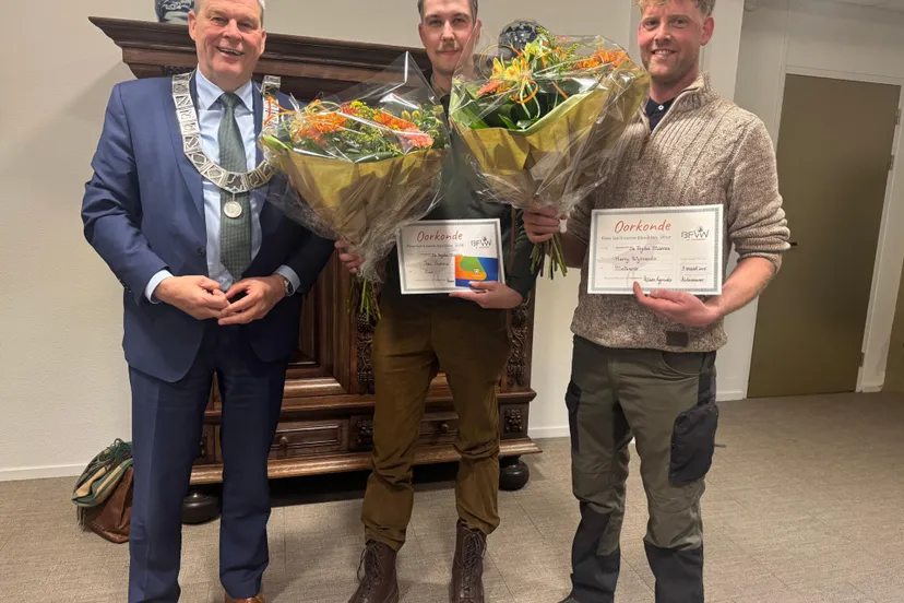 2025 03 010 sdb foto parseberjocht twa finers fan it earste ljipaai de fryske marren