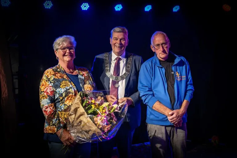 Koninklijke-onderscheiding-voor-Johannes-Wierda-Foto-Gewoan-Dwaan-Douwe-Bijlsma-768x512