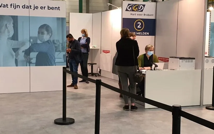 06 01 2021 eerste vaccinatie in veghel 4 915x518 1