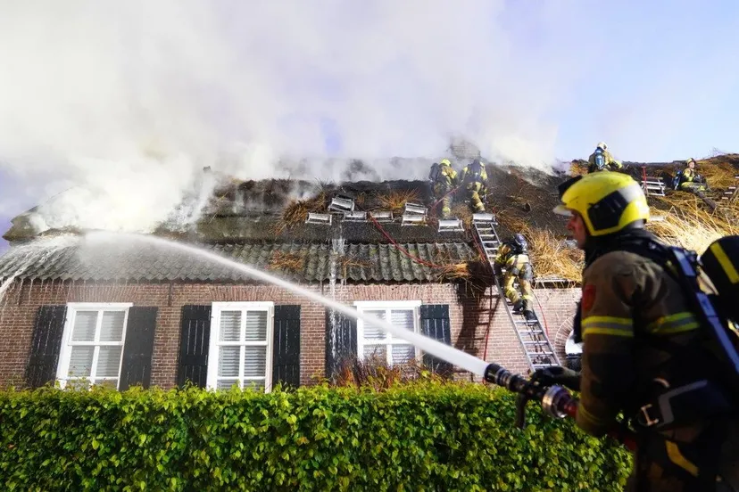 2024 05 19 meesters multi media fotos grote brand woonboerderij den dungen na noodweer15