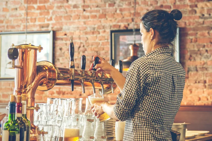 alcohol ambachtelijk bier bakstenen muur 1324896