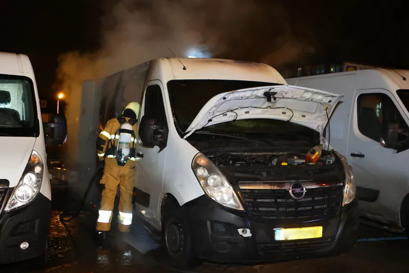 bestelbus in brand oude vlijmenseweg dne bosch 1