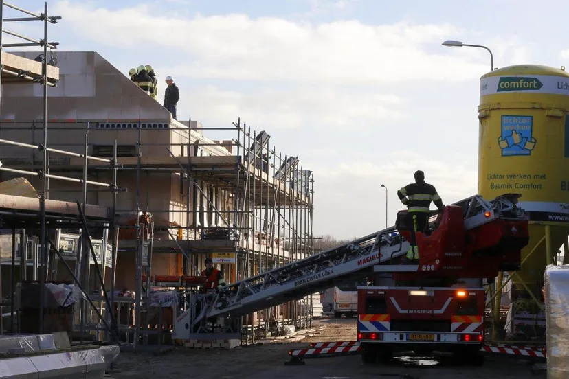 bouwvakker onder muur rosmalen 1