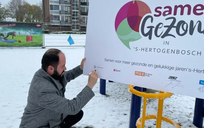 eyc6mbfwqayangc 915x518 1