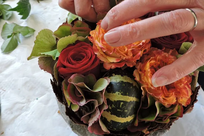 flower arranging 2668449 1280