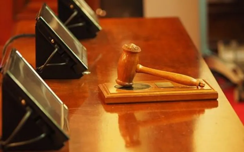 judge 1587300 340 915x518