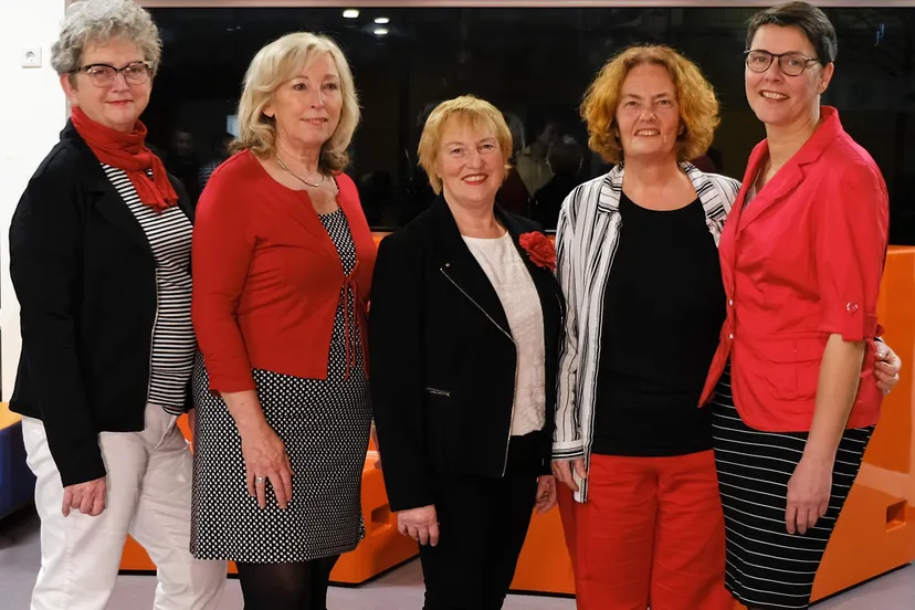 ladies 2 13 01 20 hvd 41