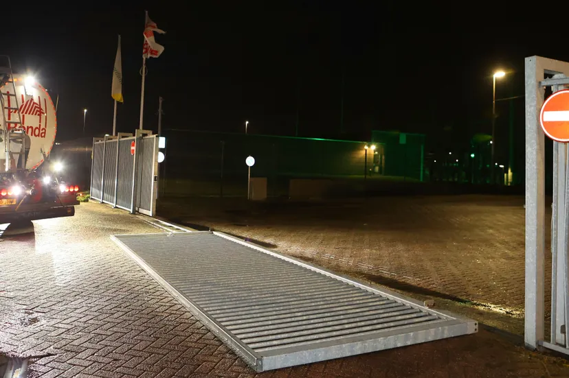 man komt onder poort bonda den bosch 5