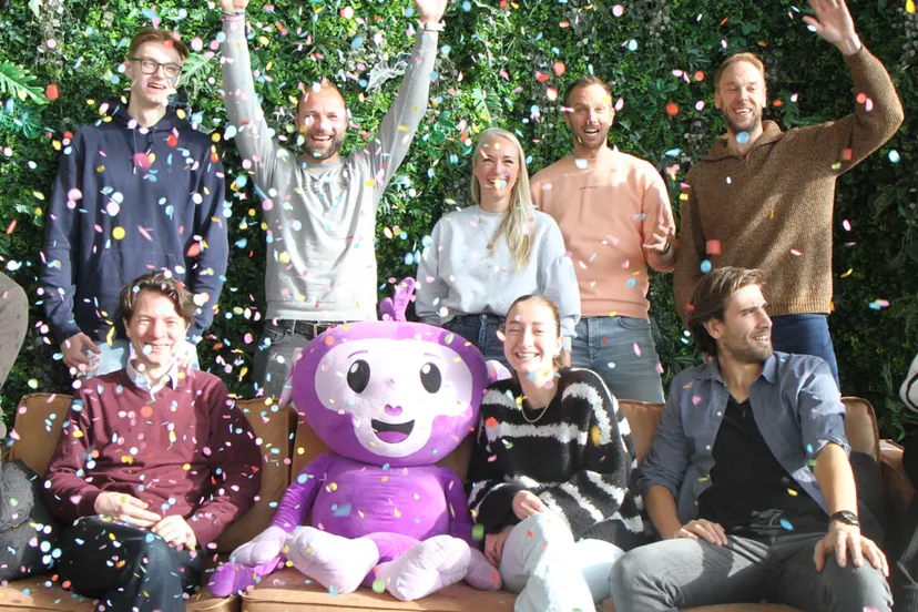 monkey moves teamfoto 2560px