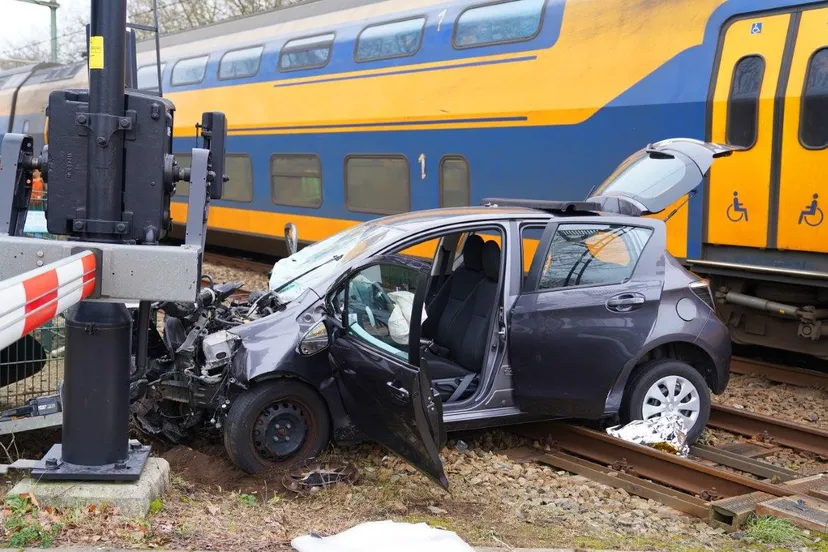 ongeval auto trein rosmalen 8