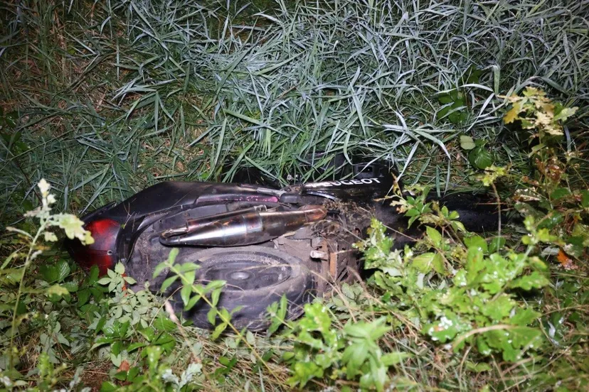 scooter in sloot n65 biezenmortel 2