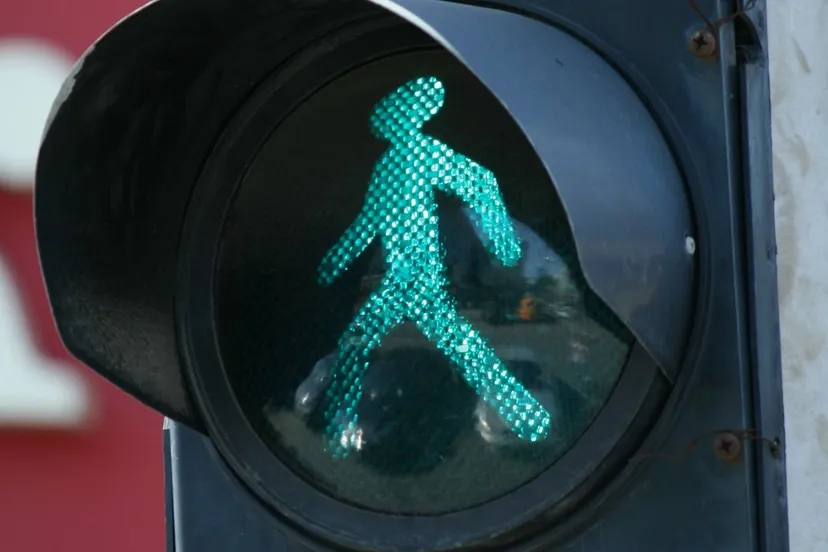 traffic green man allowed positive 844281