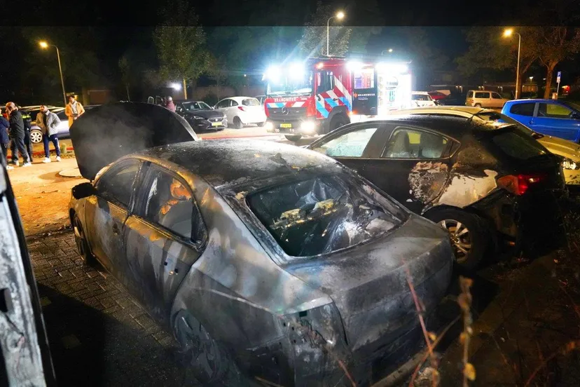 2024 10 06 meesters multi media fotos drie voertuigen in brand hoge slagen den bosch3