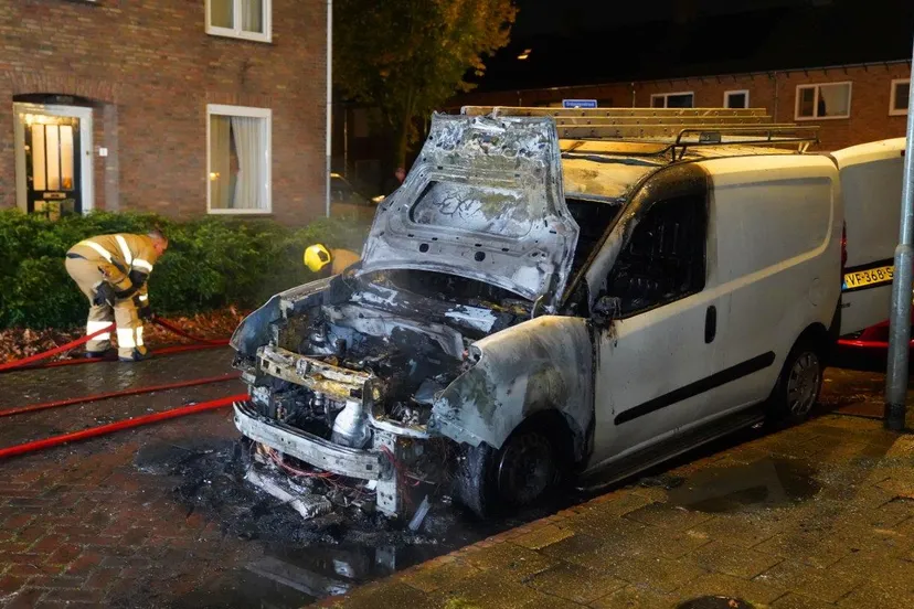 2024 10 29 meesters multi media fotos bedrijfsbus in brand orduynenstraat den bosch1