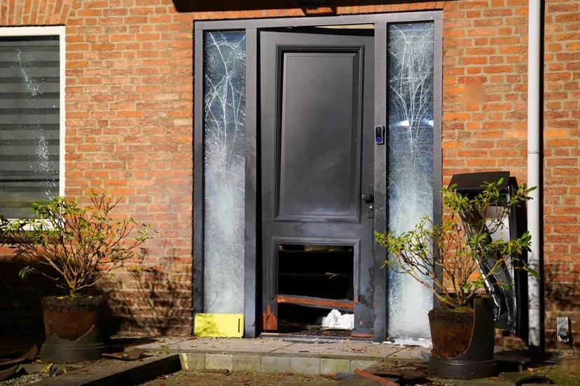 2024 11 16 meesters multi media fotos vrouw zwaar gewond bij explosie onsenoortsestraat nieuwkuijk15