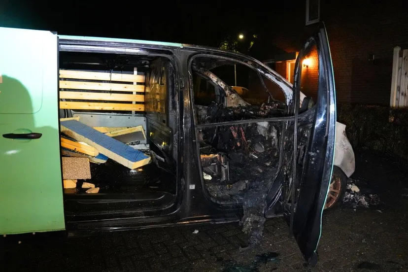 2024 12 03 meesters multi media fotos bedrijfsbus in brand kloppersakker zaltbommel6