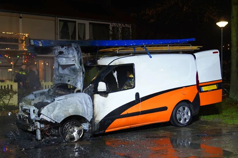 2024 12 24 meesters multi media fotos auto dakdekker in vlammen op leyhof den bosch2