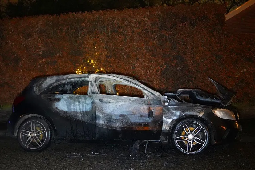 2025 01 01 meesters multi media fotos autobrand bazelaarstraat den bosch2