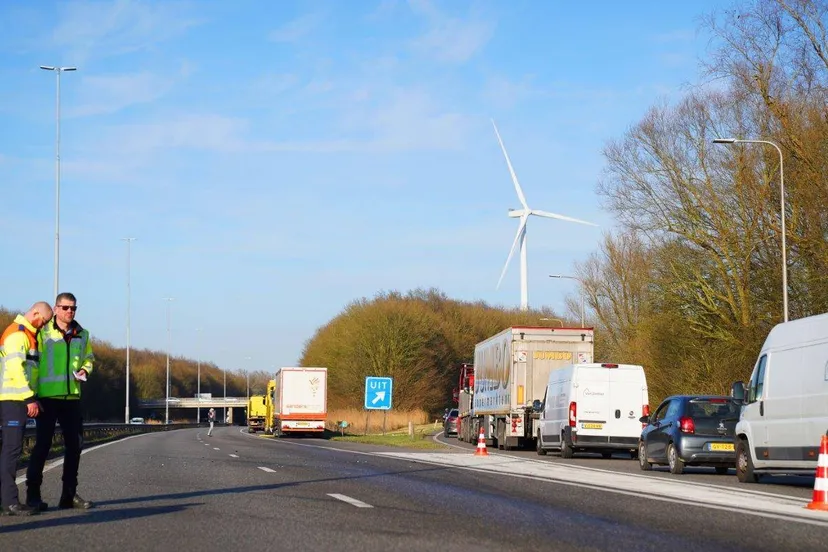 2025 03 07 meesters multi media fotos disel lekkage na ongeval a59 den bosch3