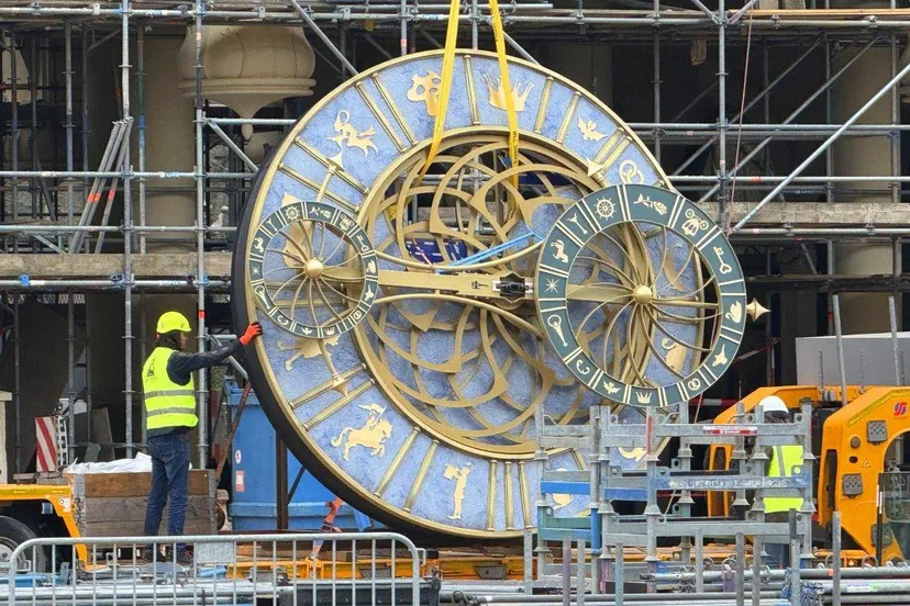 2025 03 11 meesters multi media foto klok efteling grand hotel geplaatst1