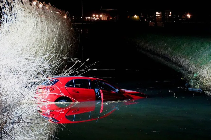 2025 03 22 meesters multi media fotos auto te water anneburgweg rosmalen7