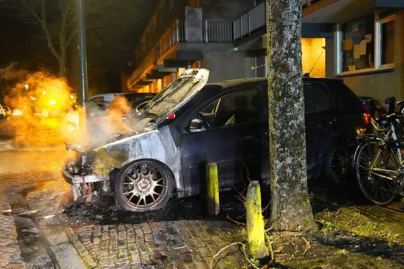 2025 04 03 meesters multi media fotos autobrand esdoornstraat den bosch3