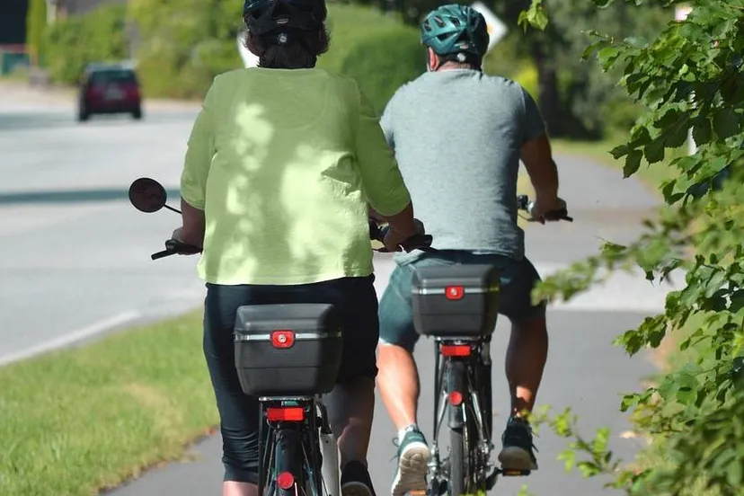 cycling tour 7454752 1280