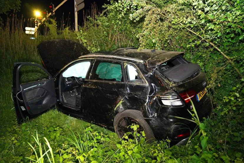 2025 05 15 meesters multi media fotos onngeval auto van de weg vlijmenseweg den bosch3