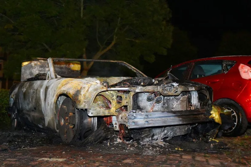 2025-07-25_Meesters_Multi_Media_Foto`s_Drie_Auto`s_Door_Brand_Verwoest_Van_Reysstraat_Den_Bosch3