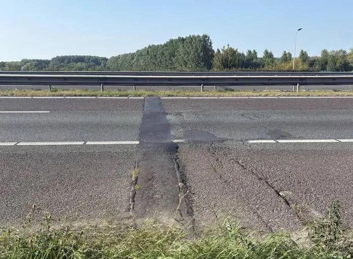 er-is-een-spoedreparatie-nodig-op-de-a59-bij-den-bosch