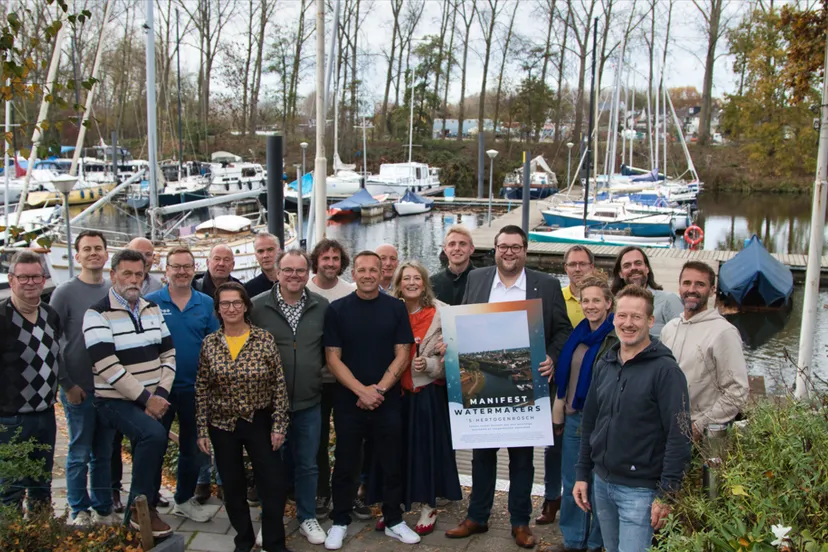 Overhandiging manifest foto 1 (1)