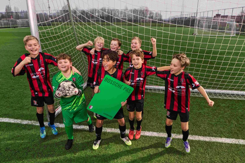 Bossche-pas-kinderen-voetbal-e1768465438917