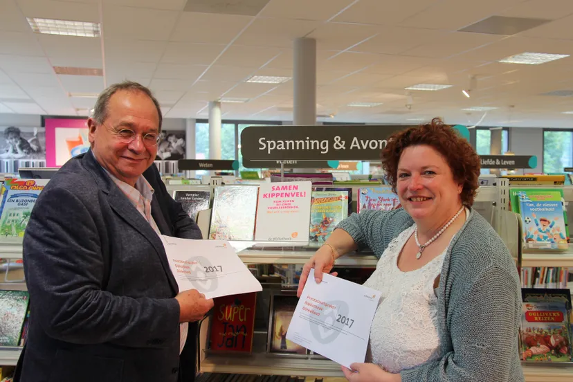 20170714 voorzitter coen hamers en wethouder ilse duursma na ondertekening prestatieafspraken