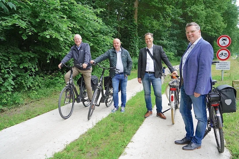 bestuurders op het fietspad