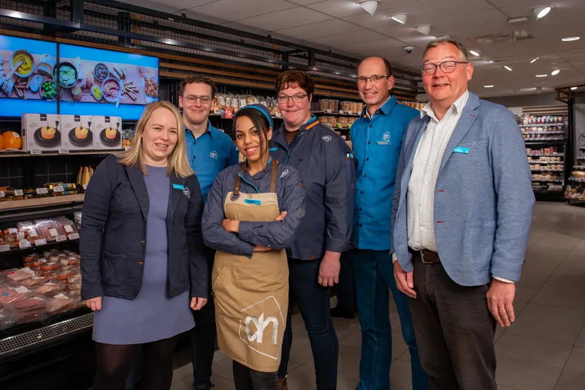 het winkelteam van albert heijn ootmarsum foto albert heijn dirk brand