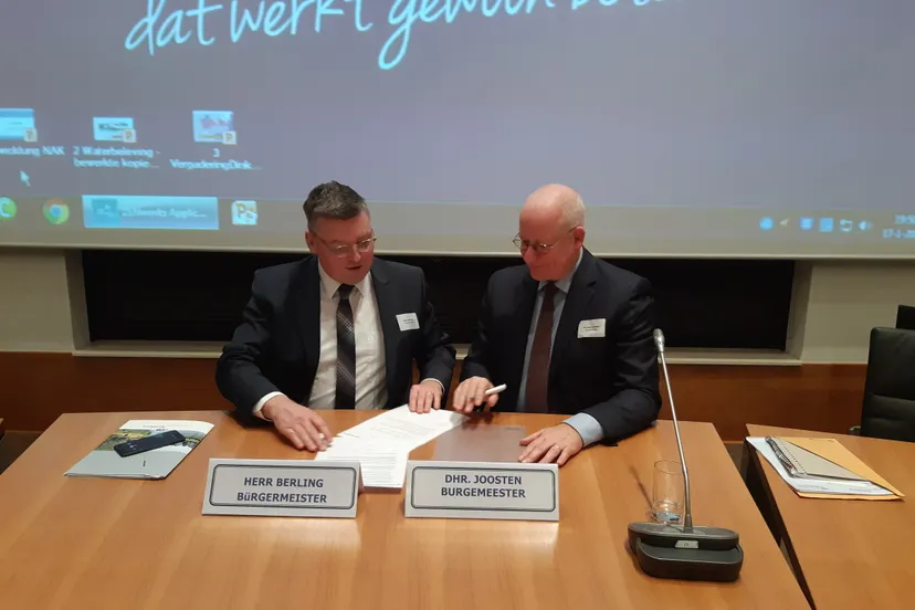 ondertekening door burgemeester joosten en brgermeister berling