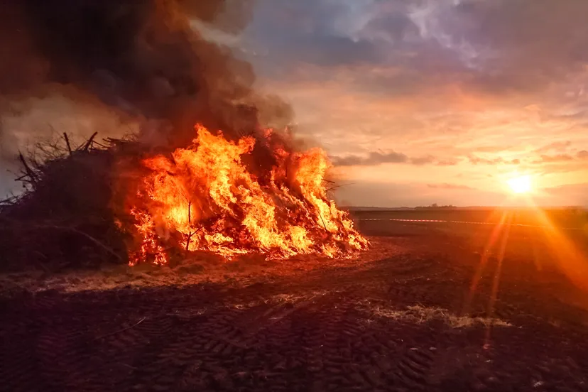 paasvuur in weiland
