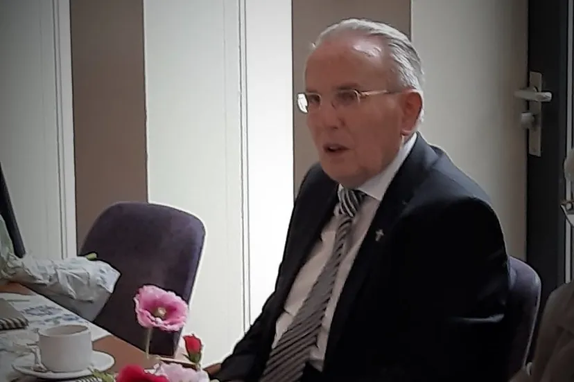 pastor heuven e1574414964905